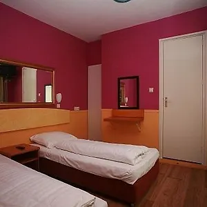 orange-tulip-hotel-amsterdam-hostel.amsterdamhotelsnl.com/